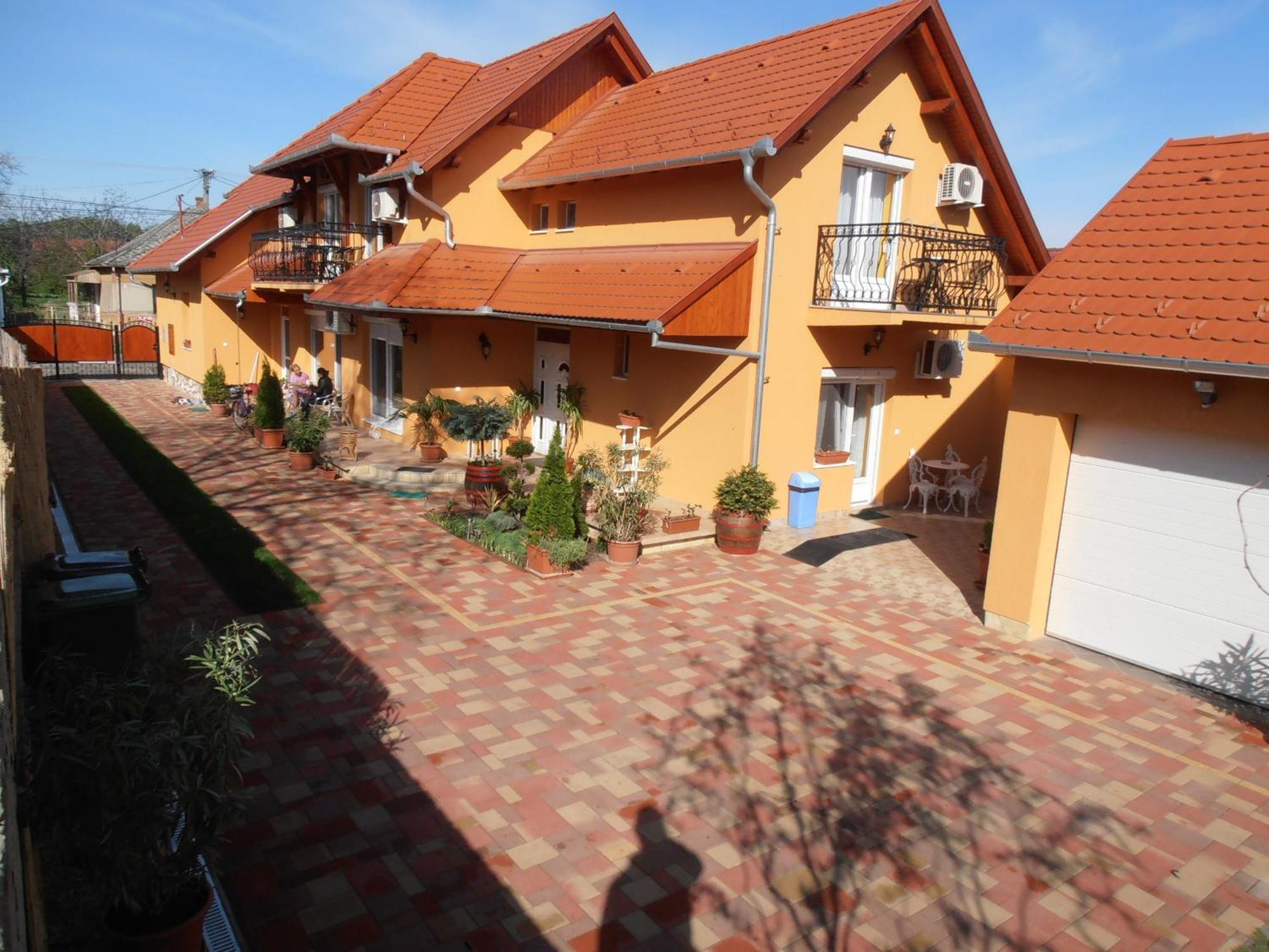 Gál Apartmanház Harkány Exterior foto